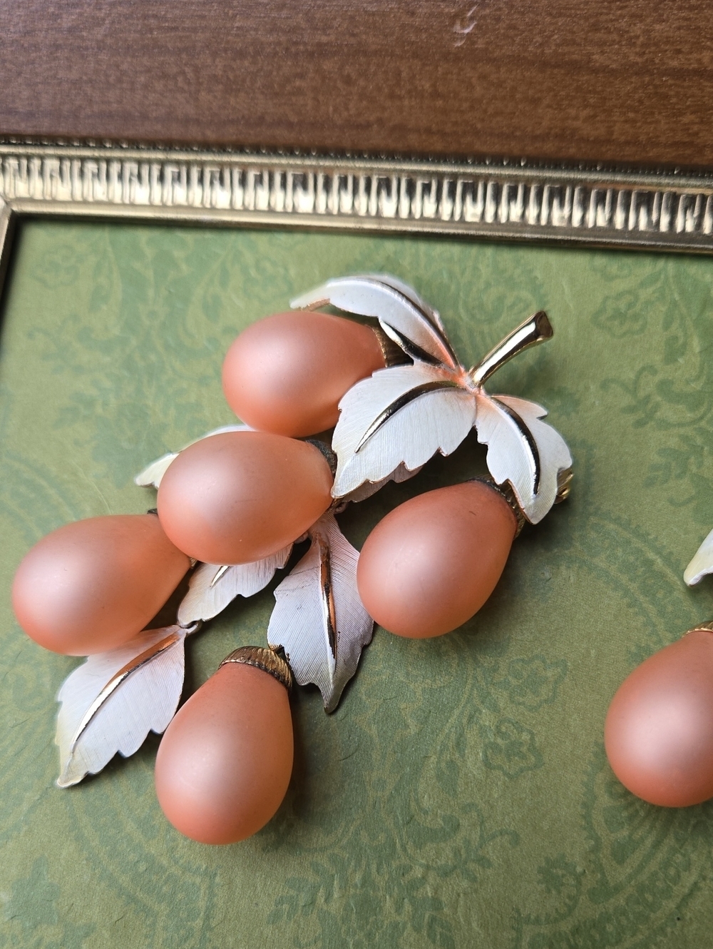 Vintage Peach and Gold Enamel Leave Grapes Brooch Necklace Pendabt Earring Set - Picture 6 of 17
